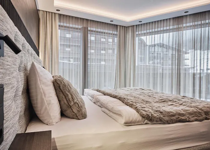 - Modern Luxury Residences 아파트 이스크글